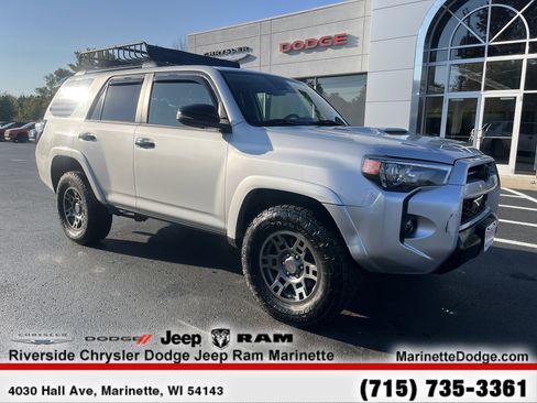 Used 2020 Toyota 4Runner 4WD image 3