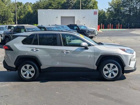 Used 2021 Toyota RAV4 LE FWD image 8