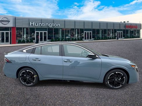 New 2026 Nissan Sentra SR w/ Floor Mat Package FWD image 5
