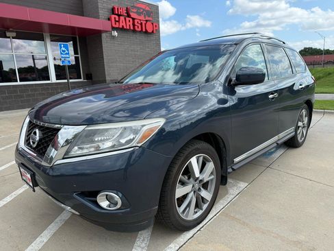 Used 2015 Nissan Pathfinder Platinum w/ Family Entertainment Package AWD/4WD image 2