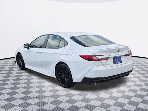 Used 2025 Toyota Camry SE FWD image 4