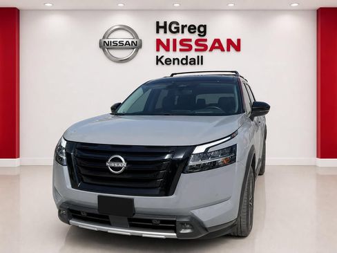 Used 2023 Nissan Pathfinder Platinum w/ Lighting Package (N93) AWD/4WD image 5