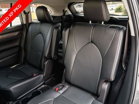 Used 2024 Toyota Highlander Limited FWD image 28