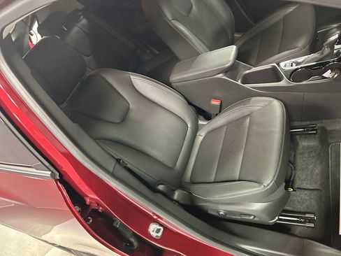 Used 2023 Buick Encore GX Essence image 25