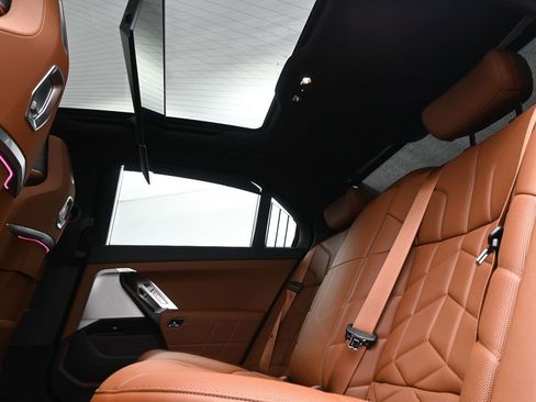 Used 2025 BMW 760i xDrive w/ Executive Package image 15