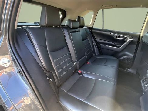 Used 2020 Toyota RAV4 XLE Premium FWD image 26