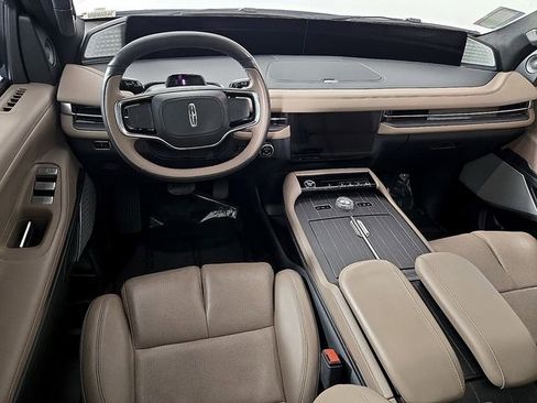 Certified 2025 Lincoln Navigator Black Label AWD/4WD image 13