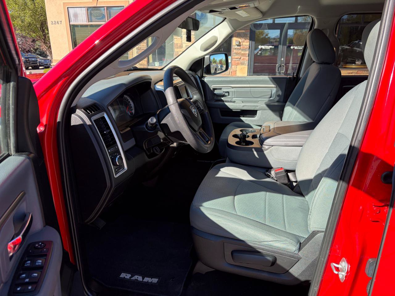 Used 2019 RAM 1500 Classic SLT AWD/4WD image 3