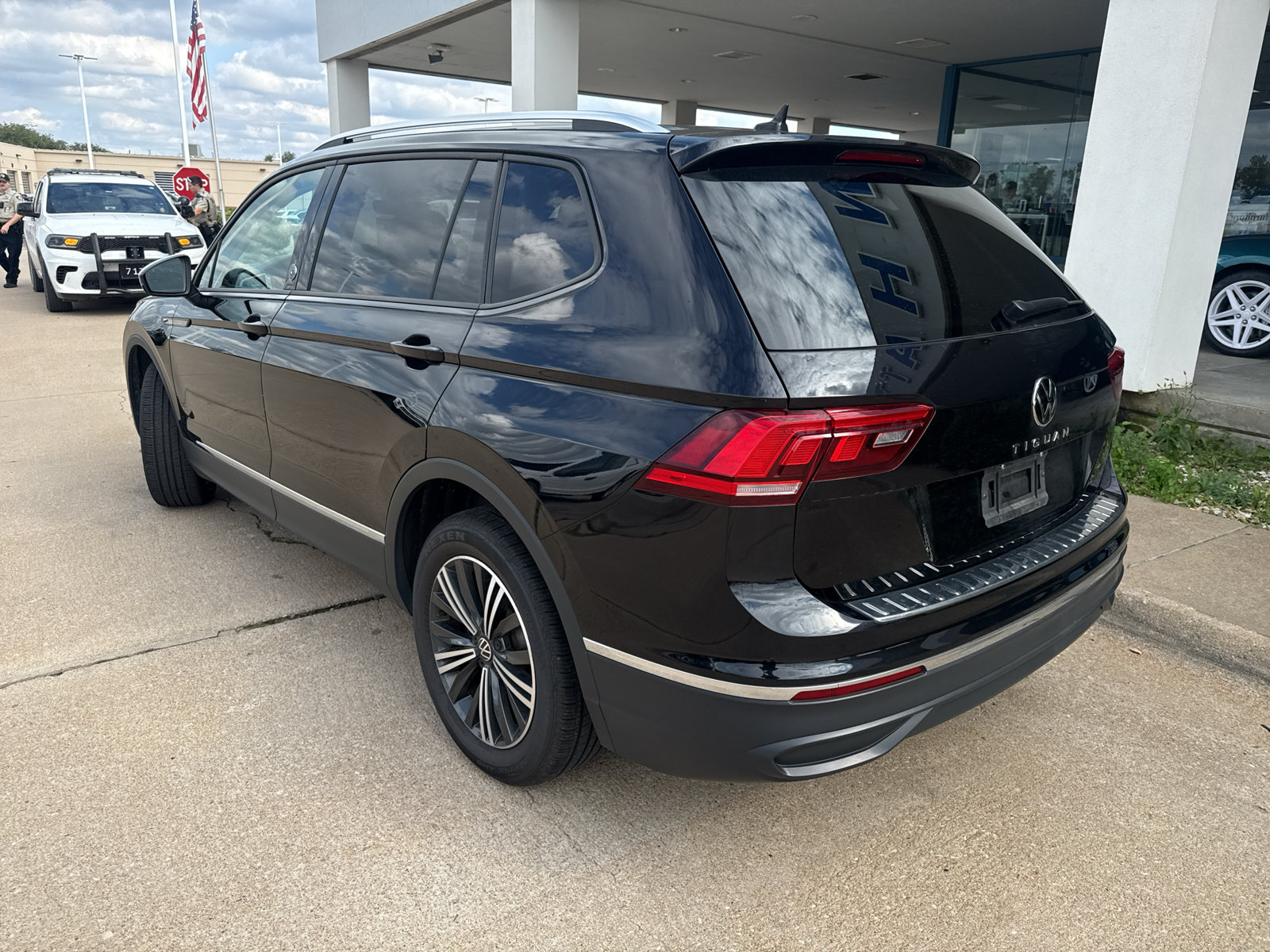 Used 2024 Volkswagen Tiguan Wolfsburg Edition FWD image 8