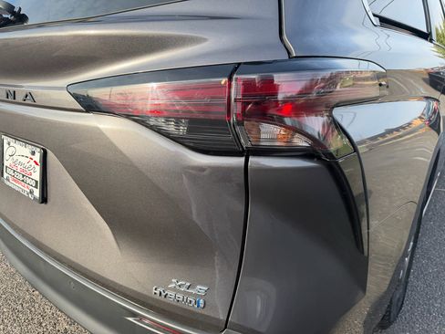 Used 2023 Toyota Sienna XLE image 29