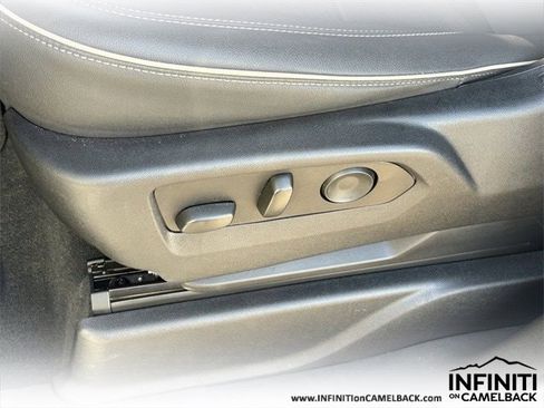 Used 2023 GMC Yukon SLT w/ SLT Premium Package image 20