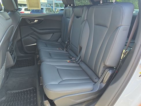 Used 2025 Audi Q7 2.0T Premium w/ Convenience Plus Package AWD/4WD image 17