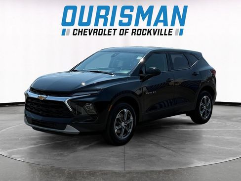 Used 2026 Chevrolet Blazer LT FWD image 2