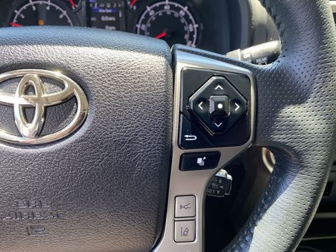 Used 2022 Toyota 4Runner SR5 Premium w/ Moonroof Package AWD/4WD image 21