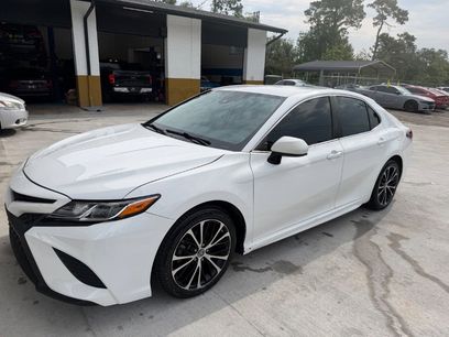 Used 2019 Toyota Camry SE w/ Carpet Mat Package