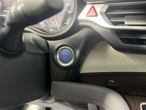 Used 2024 Toyota Sienna XLE FWD image 25