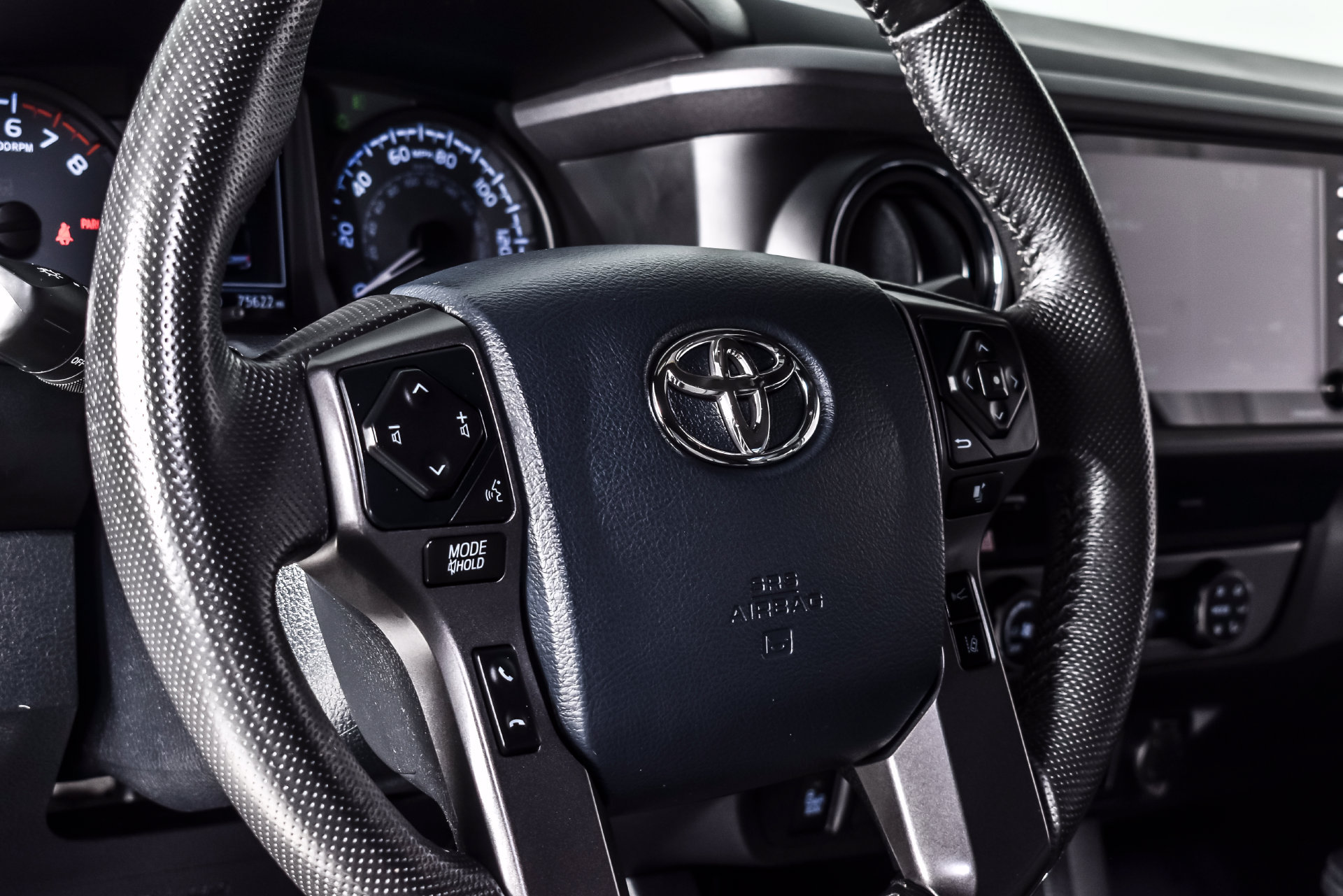 Used 2020 Toyota Tacoma TRD Off-Road w/ Technology Package AWD/4WD image 15