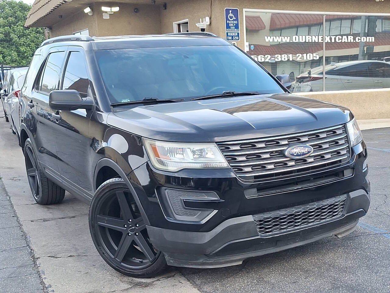 Used 2016 Ford Explorer FWD image 2