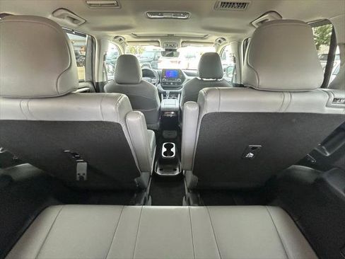 Certified 2025 Toyota Highlander XLE FWD image 16