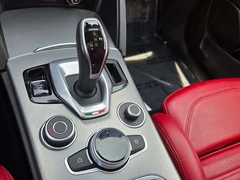 Used 2022 Alfa Romeo Stelvio Veloce AWD/4WD image 21