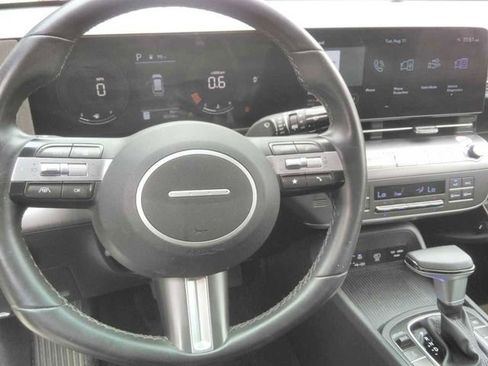 Used 2025 Hyundai Kona SEL AWD/4WD image 3