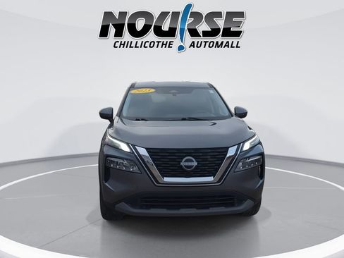 Used 2023 Nissan Rogue SV image 3