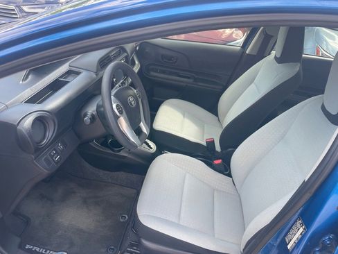 Used 2015 Toyota Prius C One image 9