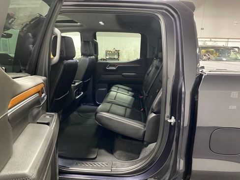 Used 2023 GMC Sierra 1500 Denali w/ Technology Package AWD/4WD image 17