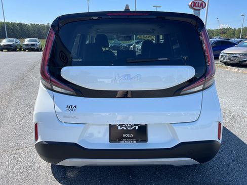 Used 2025 Kia Soul LX w/ LX Technology Package FWD image 5
