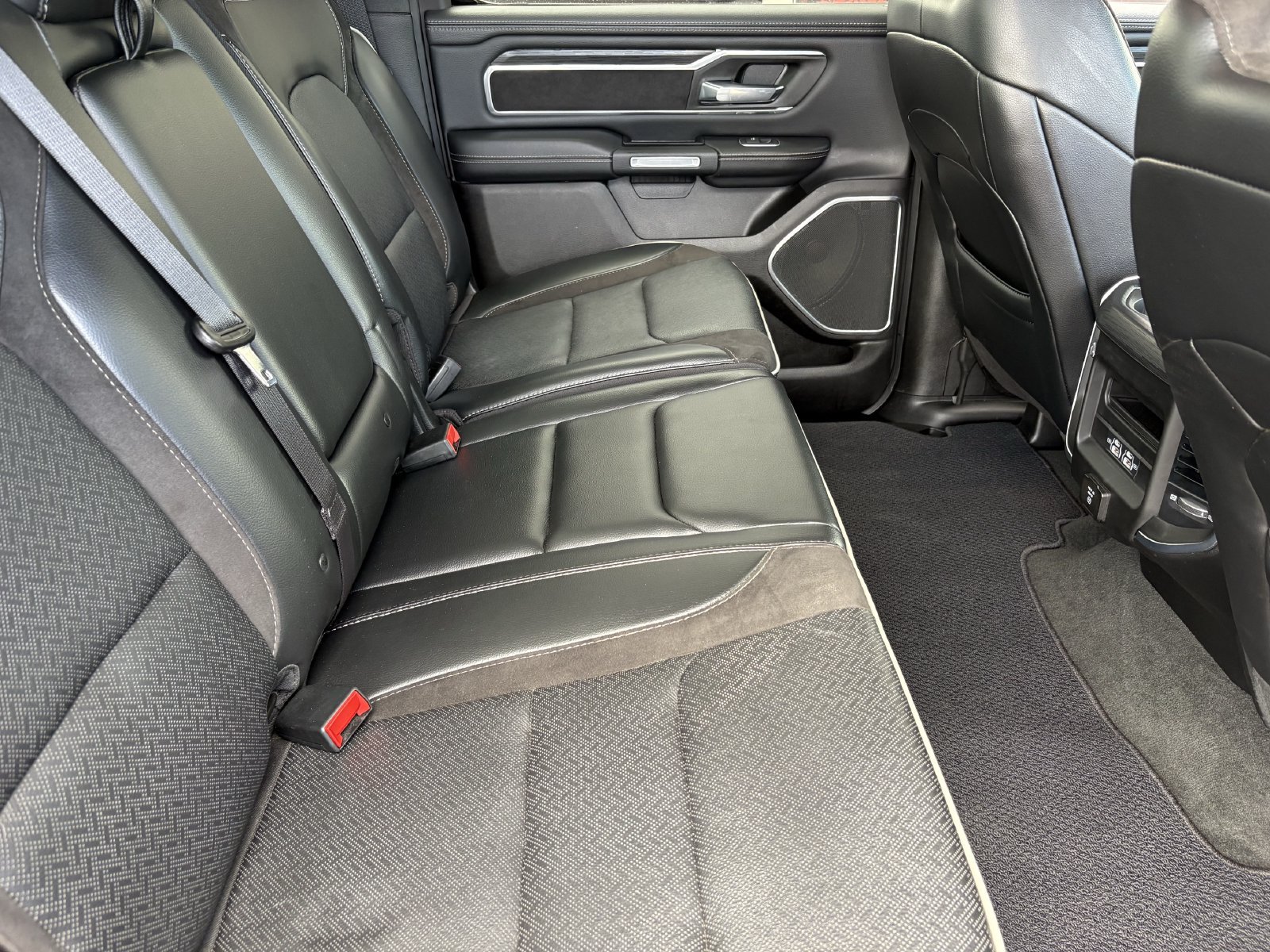 Used 2023 RAM 1500 Laramie AWD/4WD image 16