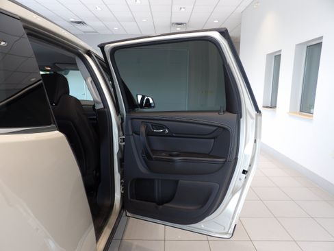 Used 2016 Chevrolet Traverse LT w/ Style and Technology Package AWD/4WD image 19