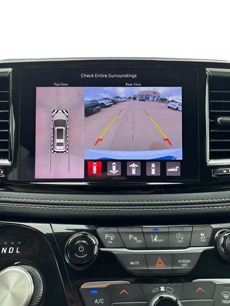 Used 2022 Chrysler Pacifica Limited FWD image 17