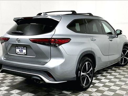 Used 2021 Toyota Highlander XSE image 12