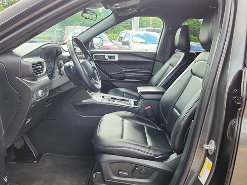 Used 2020 Ford Explorer XLT w/ Equipment Group 202A AWD/4WD image 13