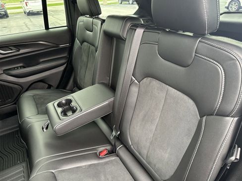 Used 2025 Jeep Grand Cherokee Altitude image 22