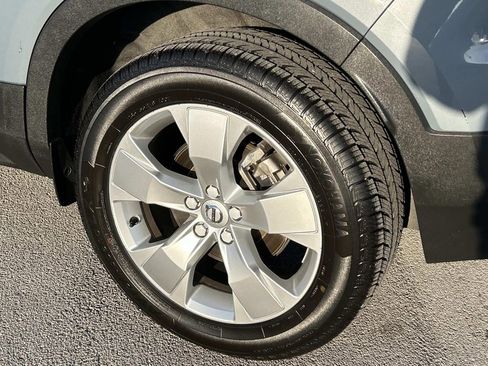 Used 2022 Volvo XC40 T5 Momentum image 15