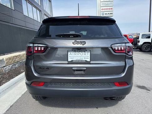 Used 2022 Jeep Compass Latitude w/ Convenience Group AWD/4WD image 4