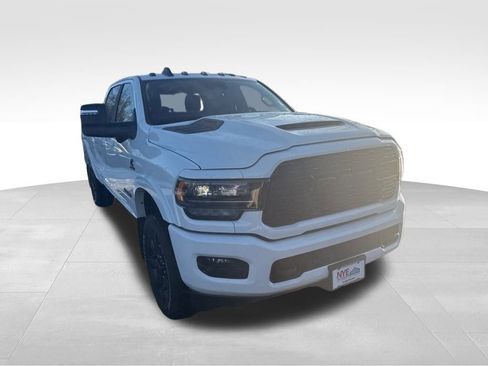 Used 2024 RAM 2500 Limited image 8