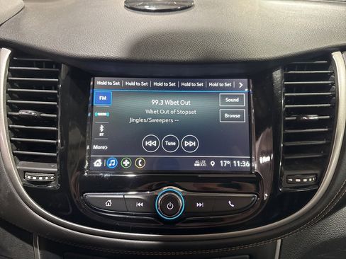 Used 2019 Chevrolet Trax LT w/ LT Convenience Package image 24