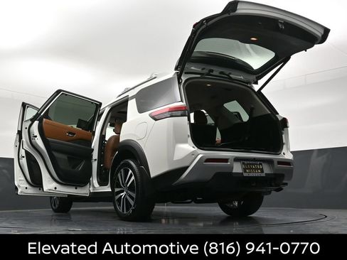 Certified 2023 Nissan Pathfinder Platinum w/ Cargo Package AWD/4WD image 39