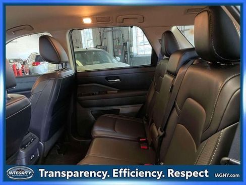 Certified 2024 Nissan Pathfinder SL AWD/4WD image 12