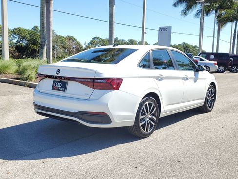 Used 2025 Volkswagen Jetta SE image 6