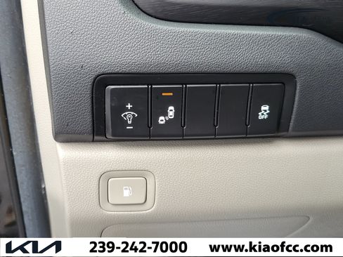 Used 2021 Kia Sedona EX FWD image 25