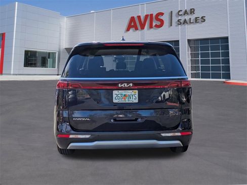 Used 2024 Kia Carnival LX image 7