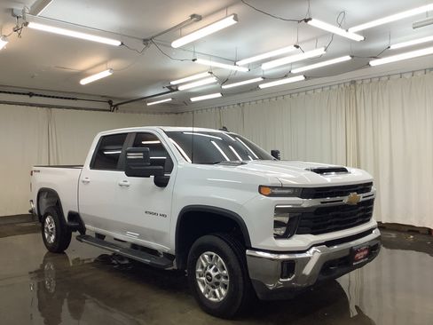 Used 2025 Chevrolet Silverado 2500 LT w/ Convenience Package AWD/4WD image 3