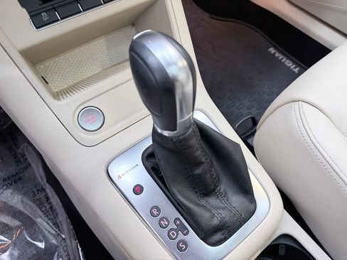 Used 2012 Volkswagen Tiguan SEL image 19