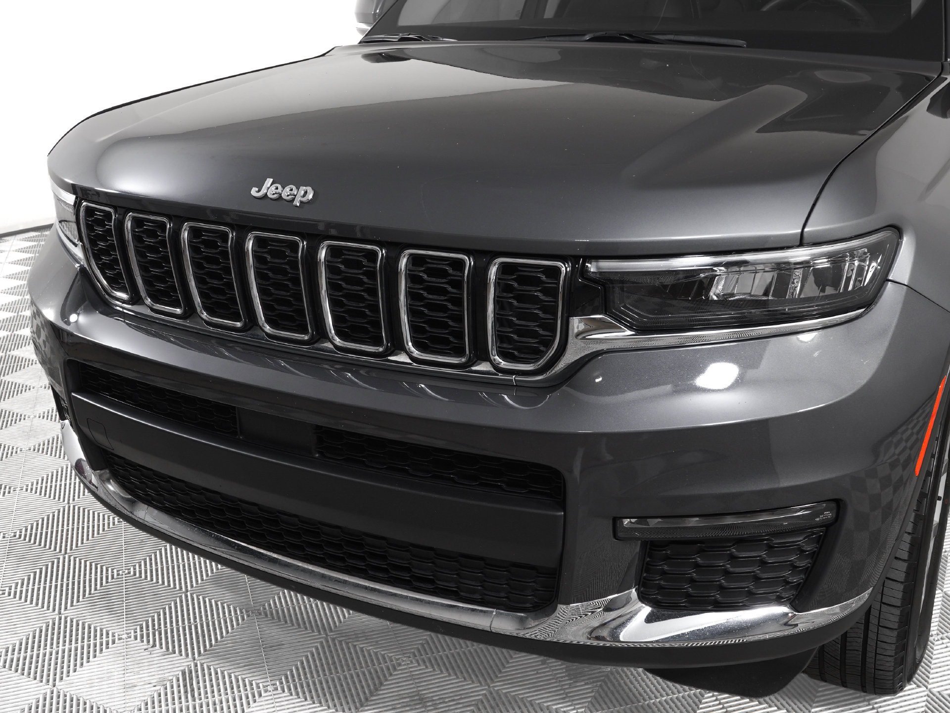 Used 2023 Jeep Grand Cherokee L Limited AWD/4WD image 30