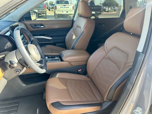 Used 2025 Nissan Pathfinder Platinum w/ Cargo Package FWD image 13