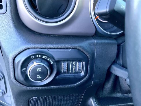 Used 2020 Jeep Gladiator Sport w/ Quick Order Package 24S image 32