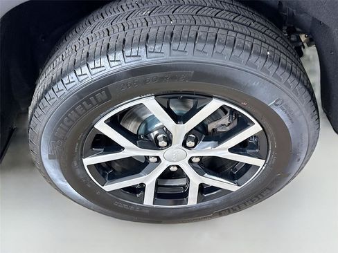 Used 2023 Jeep Grand Cherokee Limited AWD/4WD image 31
